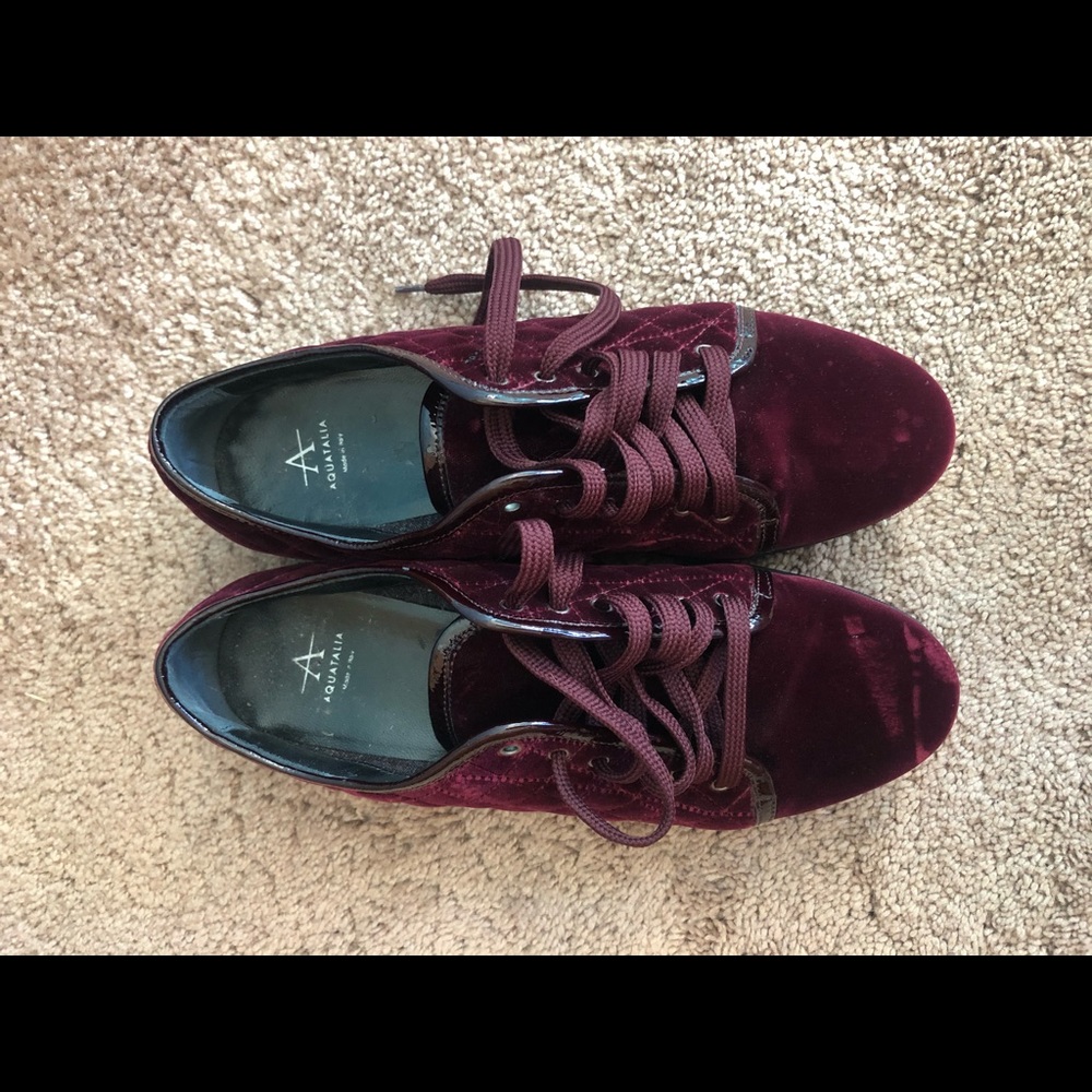Aquatalia size 9. Women’s velvet shoes. Italian